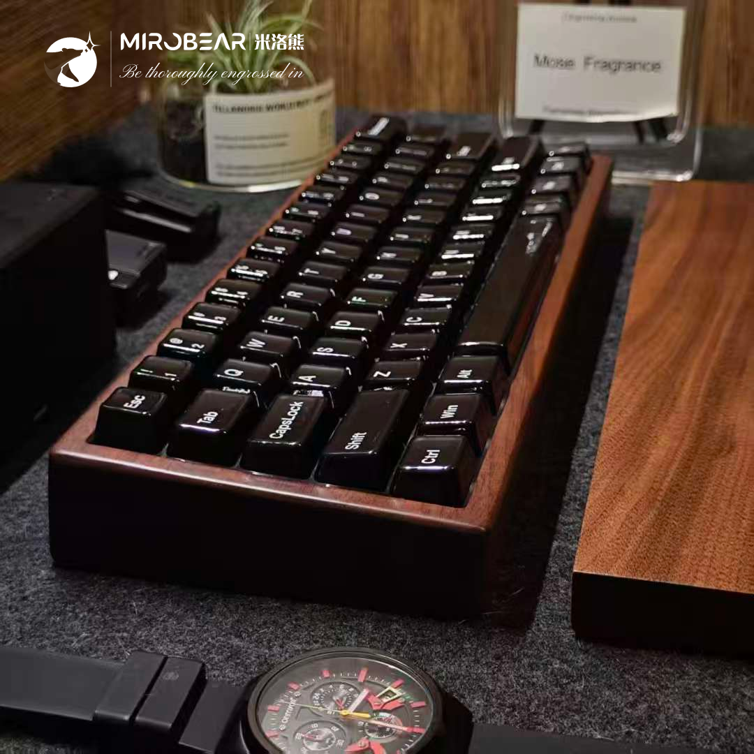 MR60胡桃木磁轴板陶瓷键帽全彩RGB背光游戏热插拔磁轴键盘